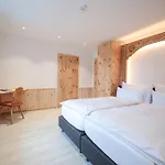 Sonnenhalde, Hotel Arosa