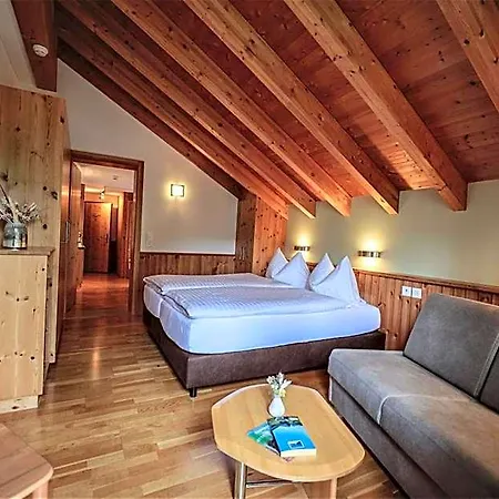 Sonnenhalde, Hotel Arosa