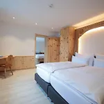 Sonnenhalde, Hotell